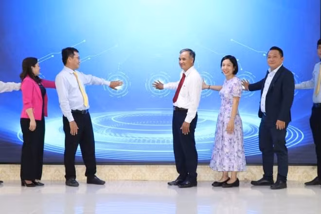 Đại biểu tham dự buổi lễ thực hiện nghi thức phát động cuộc thi khởi nghiệp đổi mới sáng tạo trong lĩnh vực nông nghiệp khu vực Đồng bằng sông Cửu Long.