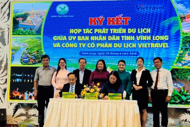 Ủy ban nhân dân tỉnh Vĩnh Long và Công ty Cổ phần Du lịch Vietravel ký kết hợp tác phát triển du lịch.