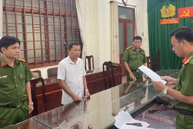 Đối tượng Huỳnh Điền Hiếu Trung bị khởi tố để điều tra hành vi lừa đảo chiếm đoạt tài sản. (Ảnh: Cổng thông tin điện tử Công an tỉnh Vĩnh Long)