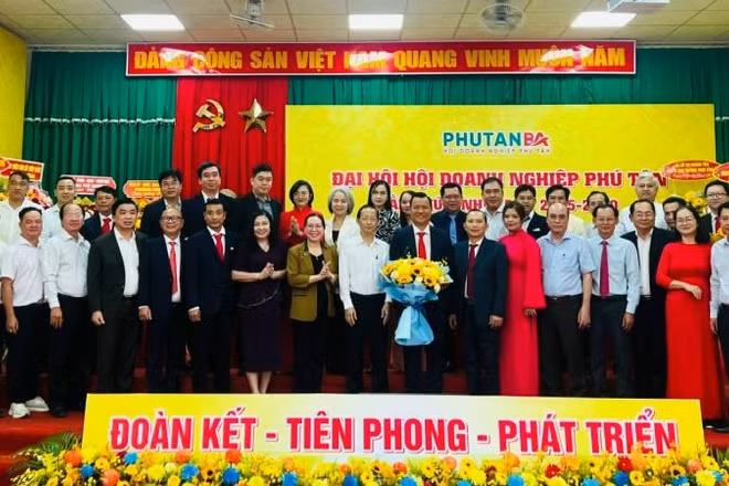 Ban Chấp hành Hội Doanh nghiệp Phú Tân ra mắt tại đại hội.