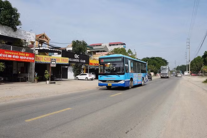 Thành phố Hà Nội tăng cường các tuyến xe buýt kết nối với Khu công nghệ cao Hòa Lạc.