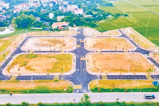 Một khu đất đấu giá được xây dựng hạ tầng giao thông khang trang trên địa bàn xã Phúc Thọ, Hà Nội. (Ảnh: MINH VÂN)