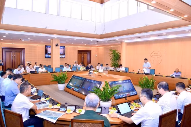 Hội nghị trực tuyến tiếp nhận, tổng hợp ý kiến và trả lời nhân dân về Đồ án Điều chỉnh tổng thể Quy hoạch phân khu đô thị sông Hồng, tỷ lệ 1/5000 (đoạn từ cầu Hồng Hà đến cầu Mễ Sở) và Phương án, vị trí đường bộ Trục đại lộ cảnh quan sông Hồng, tỷ lệ 1/500. (Ảnh: Viết Thành)