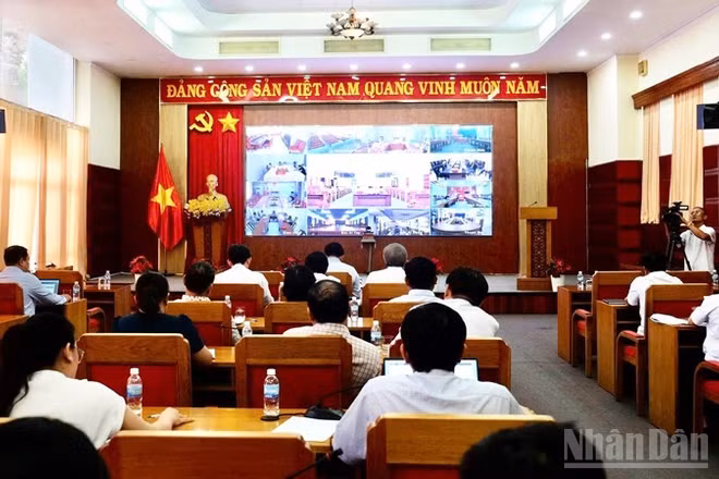 Quang cảnh buổi họp. (Ảnh: VŨ TÂN)
