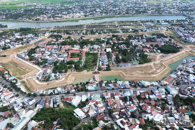 Dự án trùng tu, tôn tạo di tích Thành cổ Diên Khánh, tỉnh Khánh Hòa nhìn từ trên cao xuống. (Ảnh: HƯƠNG XUÂN) 