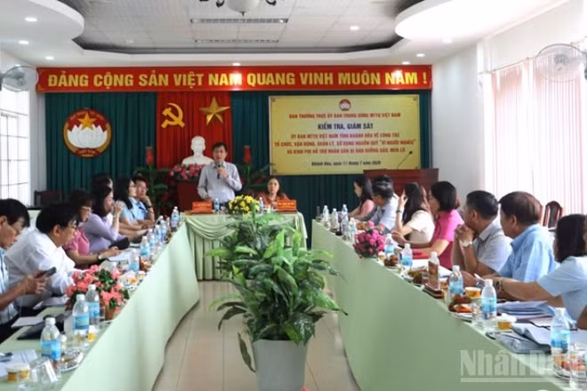 Quang cảnh buổi làm việc. (Ảnh: NGUYỄN TRUNG)