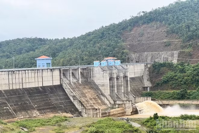 Một góc hồ chứa nước Sông Than, xã Anh Dũng, tỉnh Khánh Hòa. Ảnh: (NGUYỄN TRUNG)