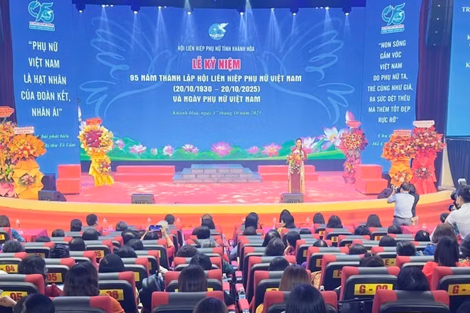 Quang cảnh buổi lễ. (Ảnh VŨ TÂN)