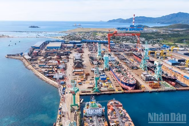 Khu kinh tế Vân Phong được quy hoạch là hạt nhân, tập trung phát triển công nghiệp và logistics biển của Khánh Hòa. (Ảnh: NGUYỄN TRUNG)