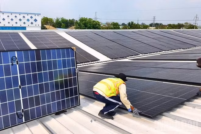 Phát triển điện mặt trời mái nhà, có ý nghĩa lâu dài trong chiến lược phát triển năng lượng bền vững tại tỉnh Khánh Hòa. (Ảnh: NGUYỄN TRUNG)