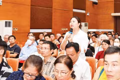 Phường Bạch Mai tổ chức đối thoại với người dân về cơ chế chính sách giải phóng mặt bằng Dự án trục không gian Quốc lộ 1A (Ảnh LINH CHI)