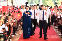 Phó Thủ tướng Chính phủ Phạm Thị Thanh Trà dự Lễ khánh thành, khai giảng tại Trường phổ thông liên cấp A Lưới 3, thành phố Huế. (Ảnh: N.Hiếu)