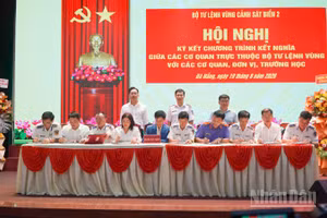 Các cơ quan trực thuộc Bộ Tư lệnh Vùng Cảnh sát biển 2 ký kết chương trình kết nghĩa với các cơ quan, đơn vị, trường học. (Ảnh: Anh Quân)
