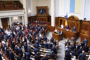 Toàn cảnh một phiên họp Quốc hội Ukraine tại Kiev. (Ảnh: THX/TTXVN)