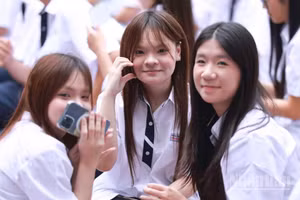 Học sinh Trường trung học phổ thông Trần Phú - Hoàn Kiếm.