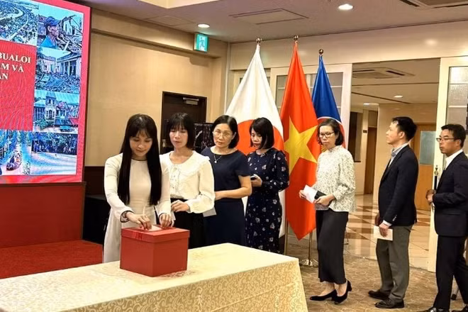 Các đại biểu tham gia lễ phát động quyên góp. (Ảnh: VOV)