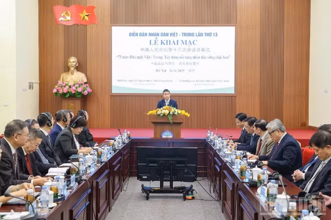 Toàn cảnh lễ khai mạc Diễn đàn nhân dân Việt-Trung lần thứ 13. (Ảnh: ĐINH HÒA)