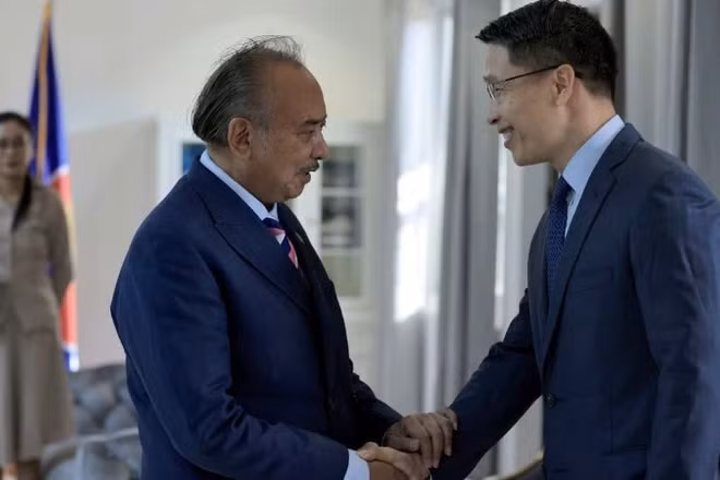 Đại biện Phạm Bình Đàm gặp Phó Thủ tướng Timor-Leste Francisco Kalbuadi Lay. (Ảnh: Đại sứ quán Việt Nam tại Timor-Leste cung cấp)