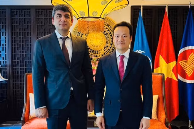 Đại sứ Mai Phan Dũng và Đại sứ Sharaf Sheralizoda. (Ảnh do Phái đoàn Việt Nam tại Geneva cung cấp)