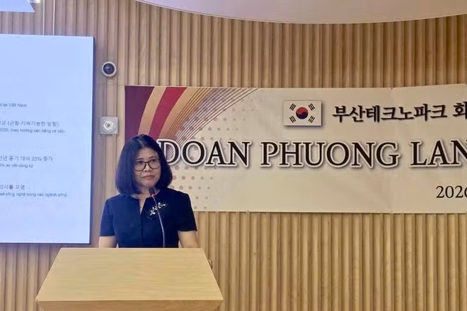 Tổng Lãnh sự Đoàn Phương Lan phát biểu tại tọa đàm. (Ảnh: Lãnh sự quán Việt Nam tại Busan cung cấp)