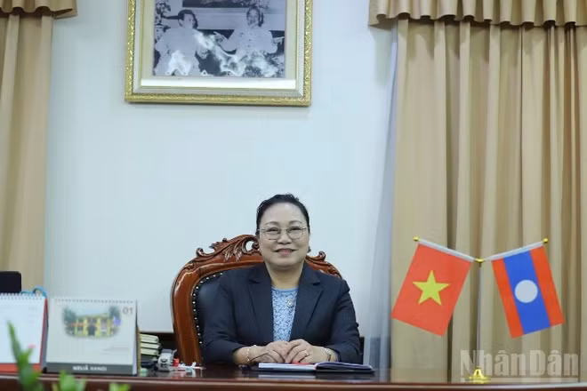 Đại sứ nước Cộng hòa Dân chủ Nhân dân Lào tại Việt Nam Khamphao Ernthavanh. 