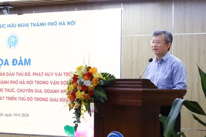 Chủ tịch Liên hiệp các tổ chức hữu nghị thành phố Hà Nội Nguyễn Ngọc Kỳ phát biểu tại tọa đàm.