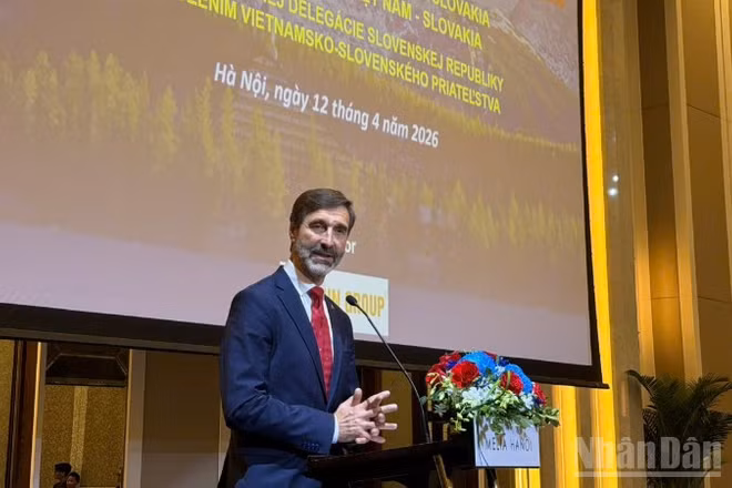 Bộ trưởng Ngoại giao và các vấn đề châu Âu nước Cộng hòa Slovakia Juraj Blanár phát biểu tại buổi gặp. (Ảnh: KHÁNH LAN)