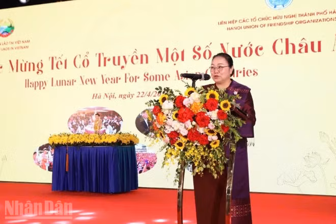 Đại sứ nước Cộng hòa Dân chủ Nhân dân Lào Khamphao Erthavanh phát biểu tại chương trình giao lưu. 