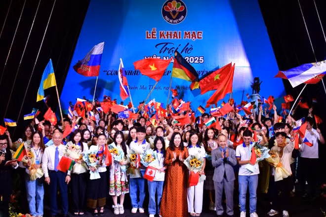 Lễ khai mạc Trại hè Việt Nam năm 2025. (Ảnh: Ủy ban Nhà nước về người Việt Nam ở nước ngoài cung cấp)