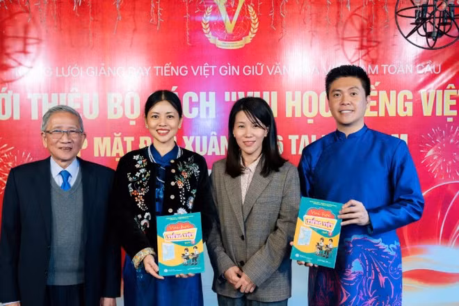 Ban biên soạn bộ sách “Vui học tiếng Việt” tin tưởng, bộ sách sẽ giúp trẻ em từng bước hình thành tình yêu với tiếng Việt và ý thức về cội nguồn dân tộc.