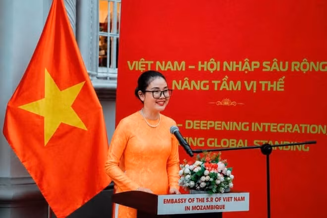 Đại sứ Trần Thị Thu Thìn phát biểu tại lễ kỷ niệm. (Ảnh: Đại sứ quán Việt Nam tại Mozambique cung cấp)