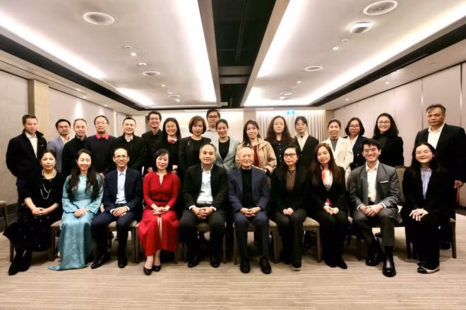 Đoàn công tác gặp gỡ cộng đồng người Việt tại Auckland. (Ảnh: Ủy ban Nhà nước về người Việt Nam ở nước ngoài cung cấp)