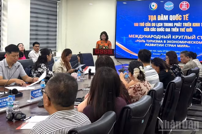 Tọa đàm là hoạt động nằm trong khuôn khổ chương trình “Những ngày Hội đồng nhân dân thế giới” lần đầu tiên diễn ra tại Việt Nam từ ngày 24-28/8. (Ảnh: KHÁNH LAN)