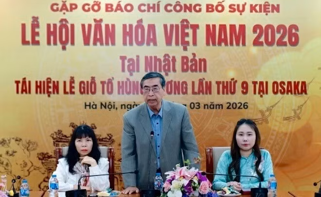 Đại sứ Nguyễn Phú Bình, Chủ tịch Hội Liên lạc với người Việt Nam ở nước ngoài phát biểu tại sự kiện.