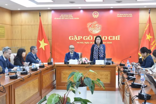 Toàn cảnh buổi họp báo.