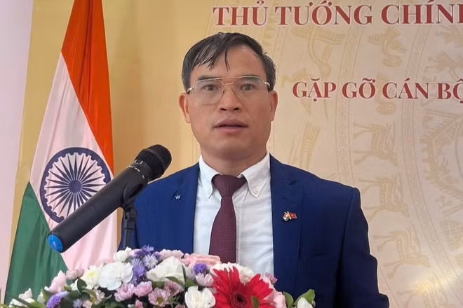 Tham tán Thương mại Bùi Trung Thướng phát biểu tại sự kiện Thủ tướng Chính phủ Lê Minh Hưng gặp gỡ cán bộ Đại sứ quán Việt Nam tại Ấn Độ ngày 13/9. (Ảnh: Thương vụ Việt Nam tại Ấn Độ)