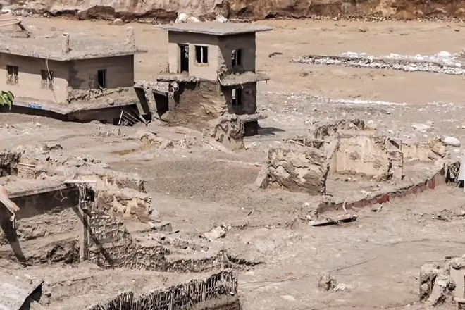 Thiệt hại sau lũ quét tại Trishuli, Nepal. (Ảnh: ANI/TTXVN phát) 