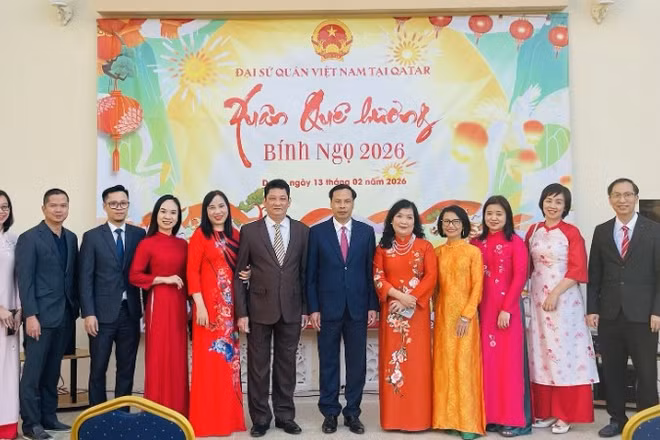 Toàn thể cán bộ và gia đình Đại sứ quán Việt Nam tại tham dự chương trình Xuân Quê hương mừng Tết Bính Ngọ 2026.