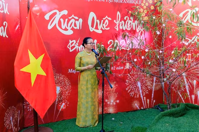 Đại sứ Trần Thị Thu Thìn phát biểu tại chương trình Xuân Quê hương. (Ảnh: Đại sứ quán Việt Nam tại Mozambique)