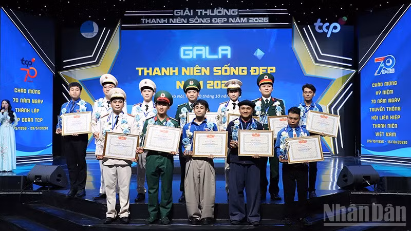 Các cá nhân tiêu biểu nhận Giải thưởng "Thanh niên sống đẹp" năm 2026. (Ảnh: HẢI LÂM)