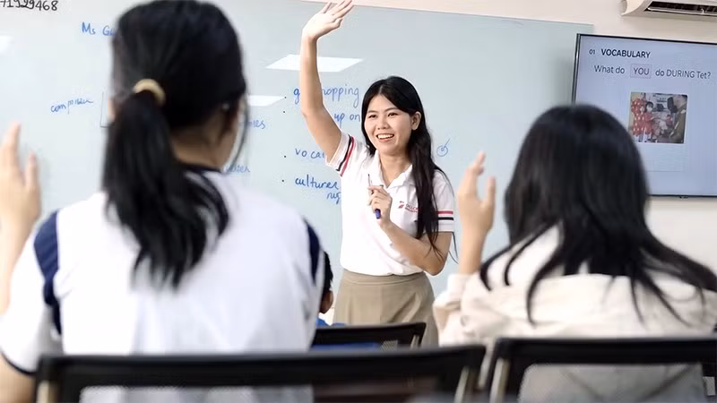 Ngày càng có nhiều bạn trẻ bắt tay vào học ngoại ngữ từ sớm.