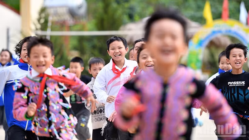 Nụ cười học sinh xã Lóng Luông (cũ), một trong những địa phương từng là điểm nóng về ma túy. (Ảnh: LINH PHAN)