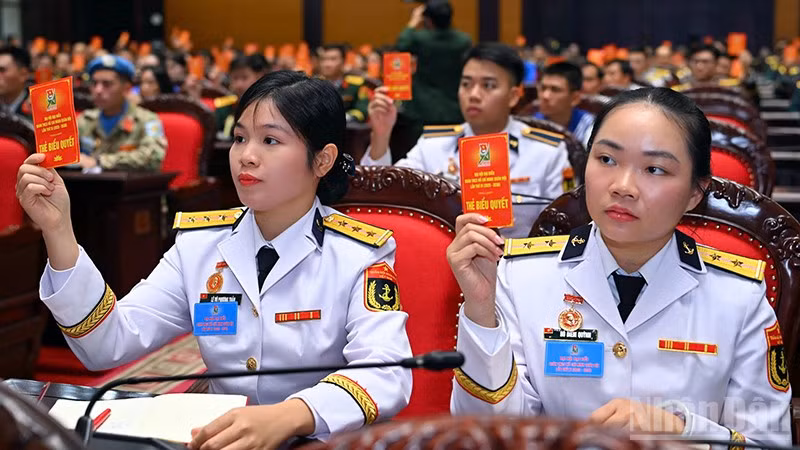 Các đại biểu biểu quyết tại Đại hội.