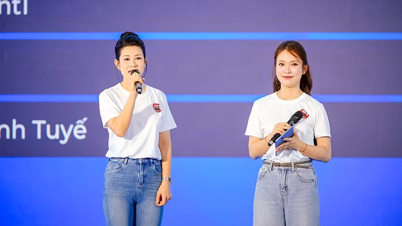 Các nghệ sĩ, người có ảnh hưởng trong giới trẻ giao lưu, tuyên truyền về tác hại của thuốc lá tại buổi lễ.
