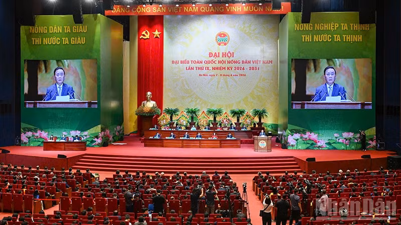 Các đại biểu lắng nghe đồng chí Trần Cẩm Tú, Ủy viên Bộ Chính trị, Thường trực Ban Bí thư, phát biểu ý kiến tại phiên trọng thể Đại hội.