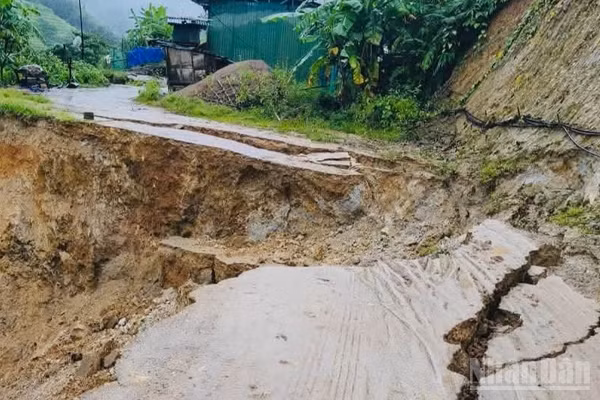 Mưa lớn gây sạt lở nhiều nơi tại phường Cầu Thia. (Ảnh: Ủy ban nhân dân phường Cầu Thia)