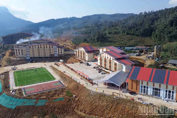 Trường phổ thông nội trú tiểu học và trung học cơ sở Y Tý sẵn sàng cho ngày khai giảng năm học mới. (Ảnh: CÔNG HẢI)