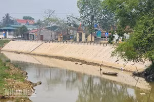 Đoạn sạt lở bờ sông Nhơm ở xã Trung Chính đã được kè lát kiên cố. (Ảnh: Mai Luận)