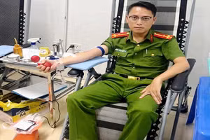 Công an Thanh Hóa hiến máu phục vụ cấp cứu, điều trị bệnh cho phạm nhân. (Ảnh: Công an Thanh Hóa)