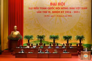 Đoàn Chủ tịch điều hành Đại hội đại biểu toàn quốc Hội Nông dân Việt Nam lần thứ IX.
